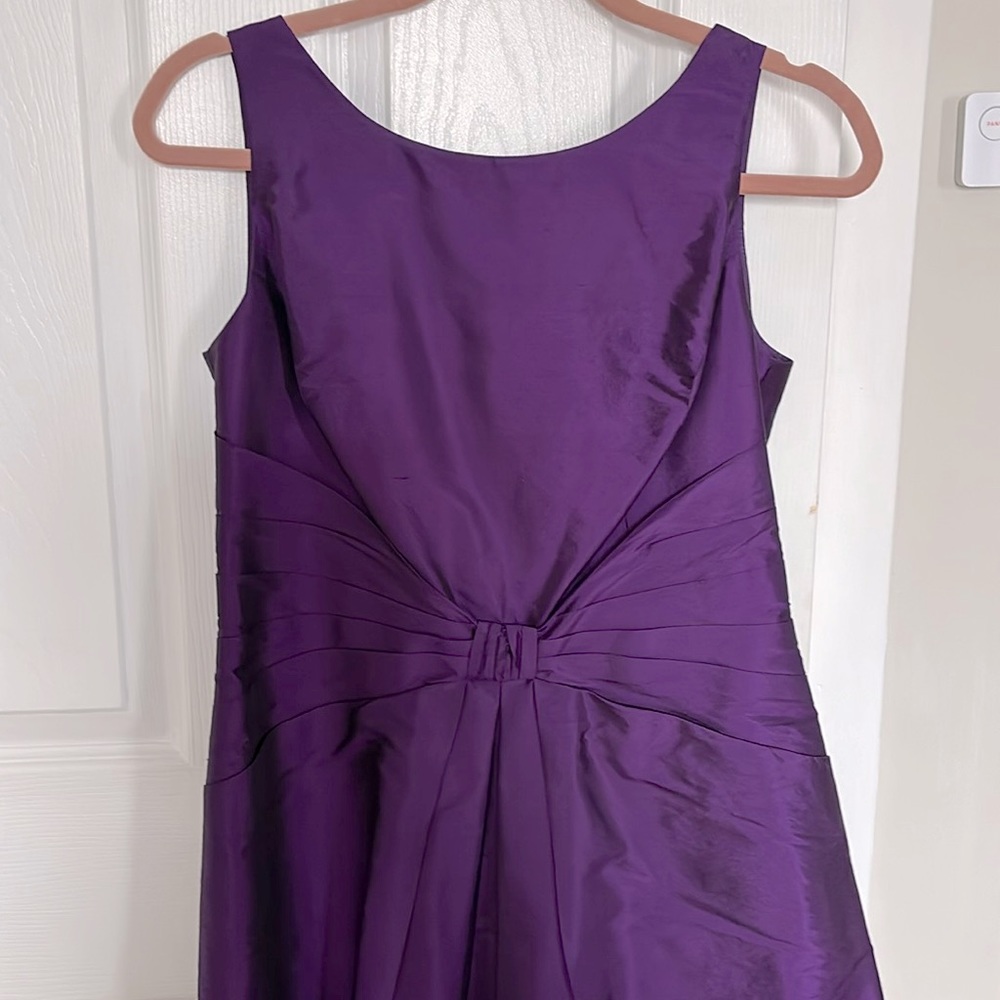 Beautiful evening wear striking color - Picture 1 of 4